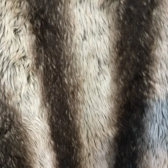 Magic Faux Fur Vest - Picture 8 of 8
